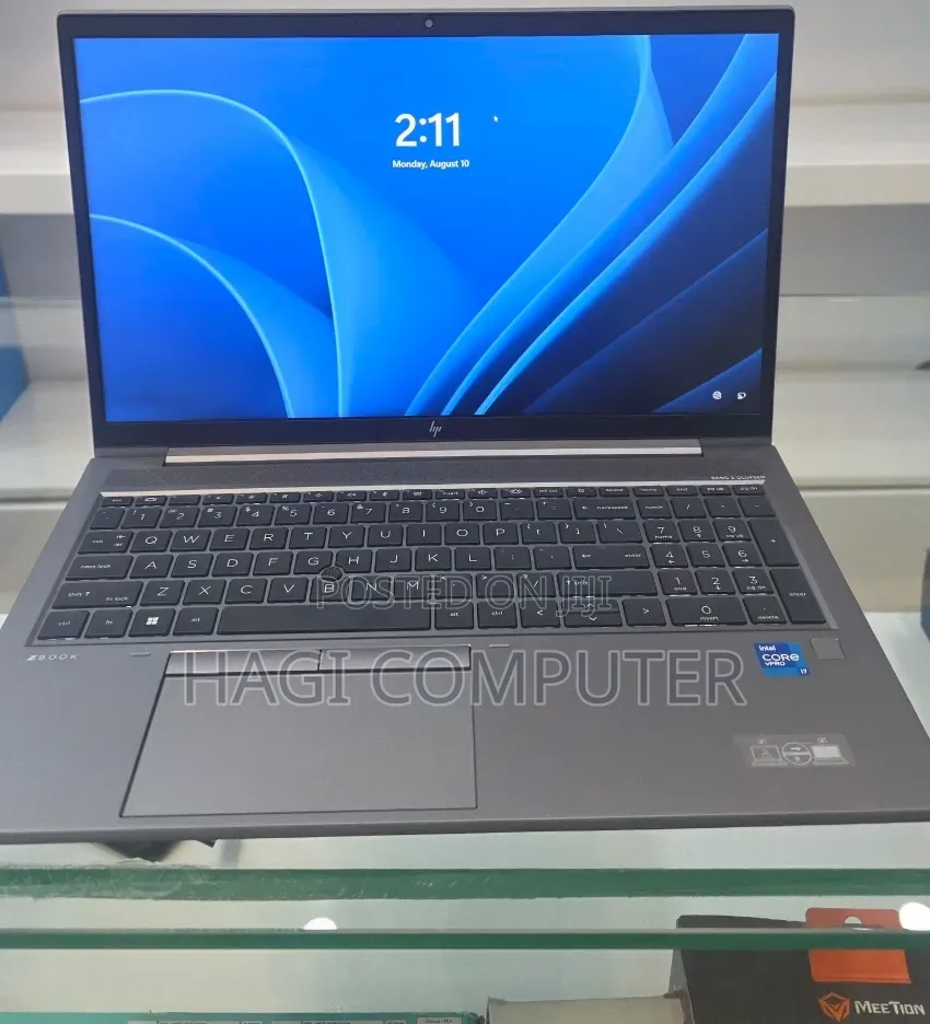 New Laptop HP ZBook Firefly G8 16GB Intel Core i7 SSD 512GB