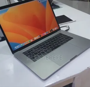 New Laptop Apple MacBook Pro 2017 16GB Intel Core i7 SSD 512GB
