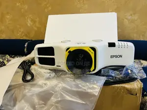 Epson CB-4850WU 3LCD Full HD Professional Home Theater Projector.4,500
