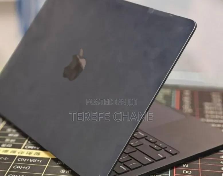 New Laptop Apple MacBook Air 2022 M2 8GB Apple M2 SSD 512GB