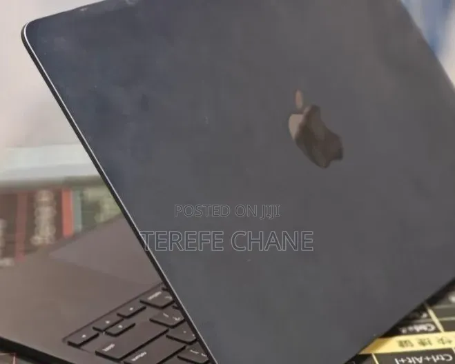 New Laptop Apple MacBook Air 2022 M2 8GB Apple M2 SSD 512GB