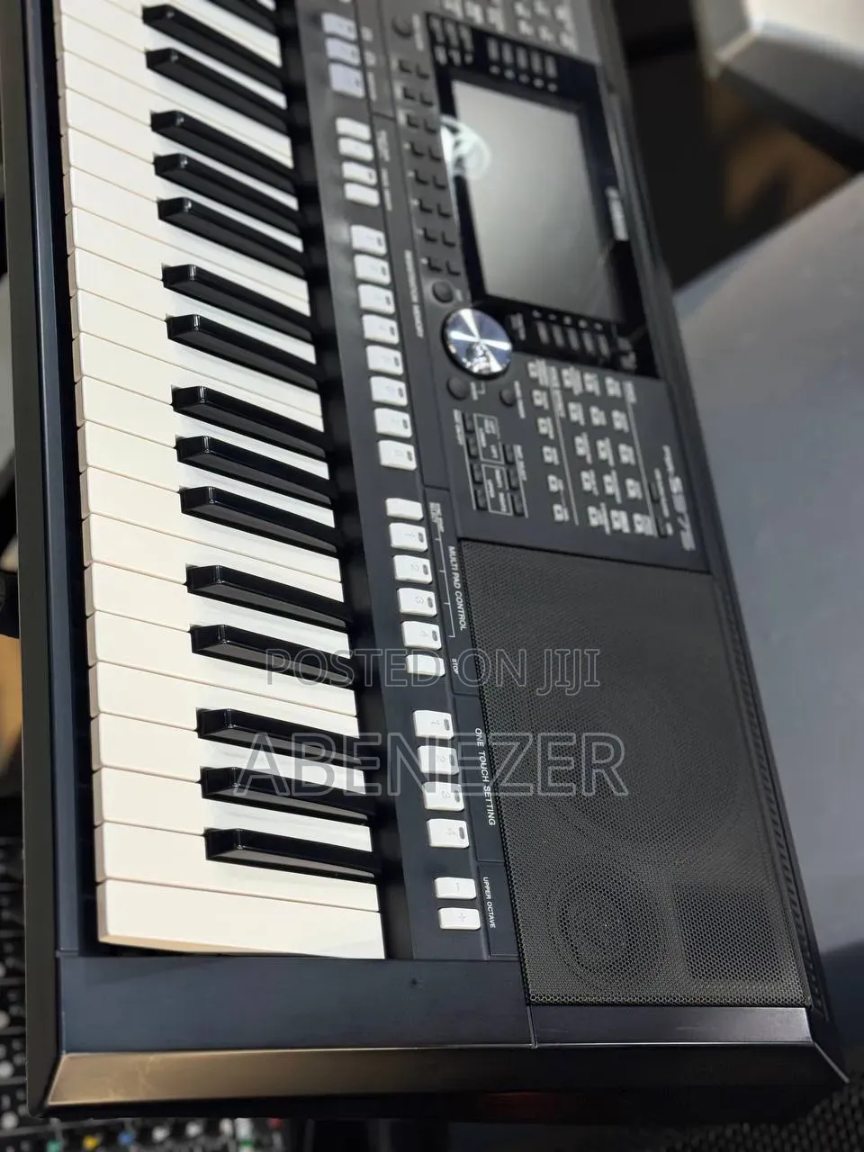 Yamaha PSR S975 Keyboard