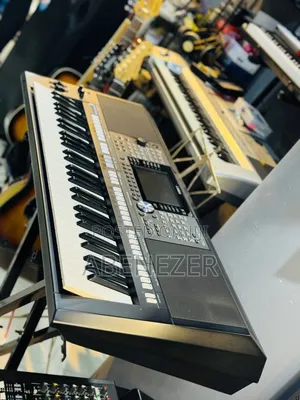 Yamaha PSR S975 Keyboard