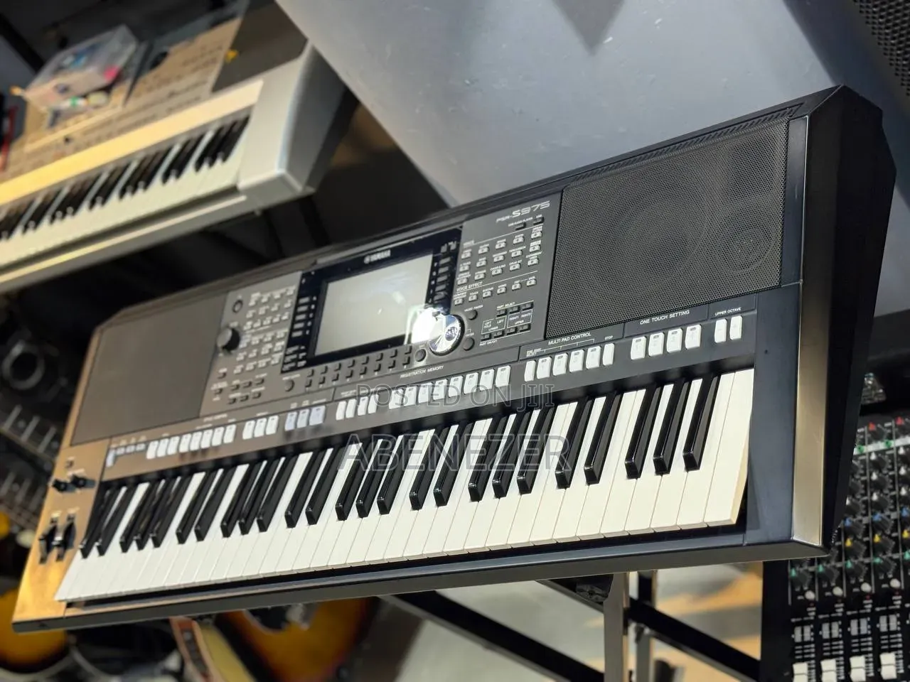 Yamaha PSR S975 Keyboard