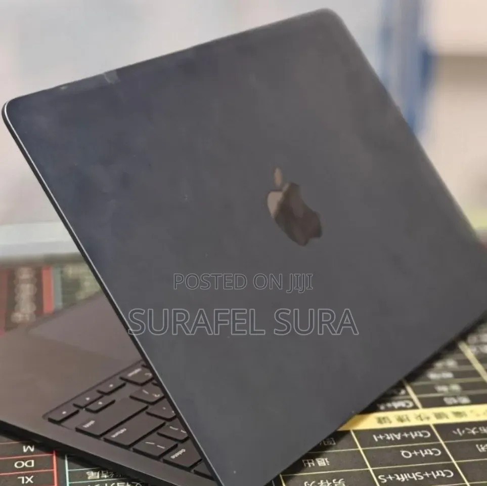 New Laptop Apple MacBook Air 2022 M2 8GB Apple M2 SSD 512GB