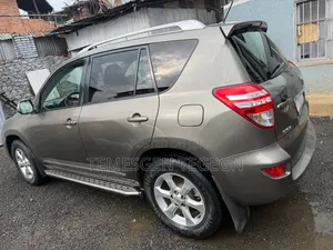 Toyota RAV4 2011