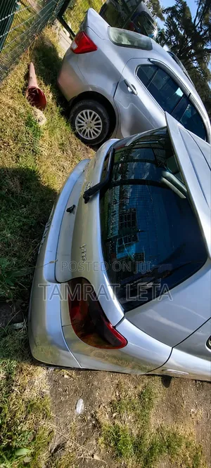 Toyota Vitz 2001 Silver