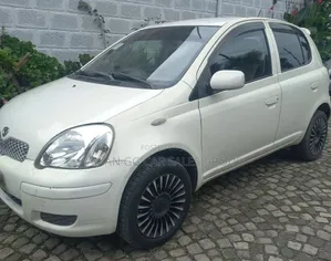 Toyota Vitz 2004 White