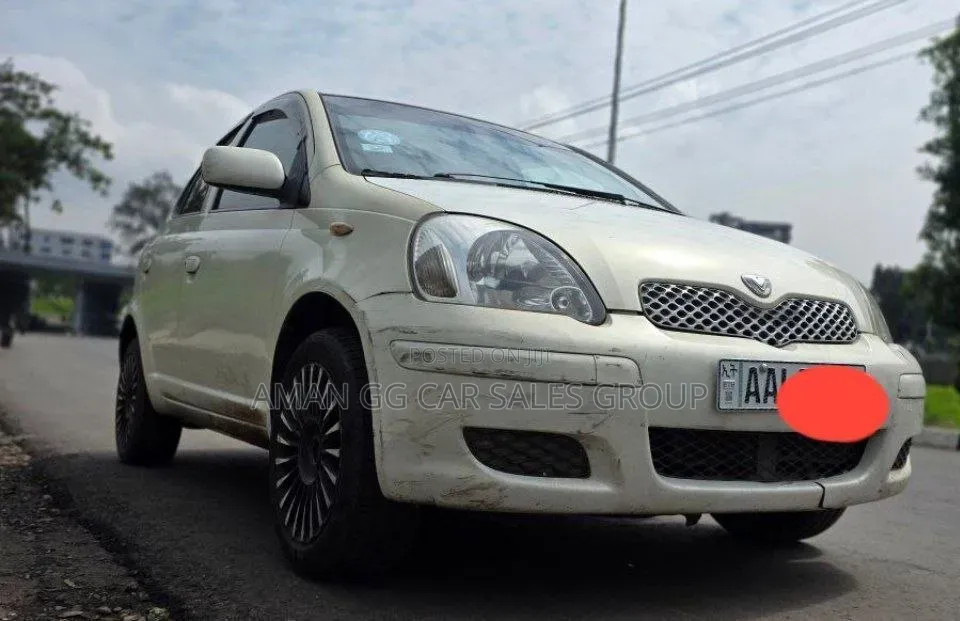 Toyota Vitz 2004 White