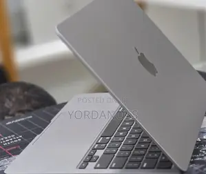New Laptop Apple MacBook Air 2022 M2 8GB Apple M2 SSD 256GB