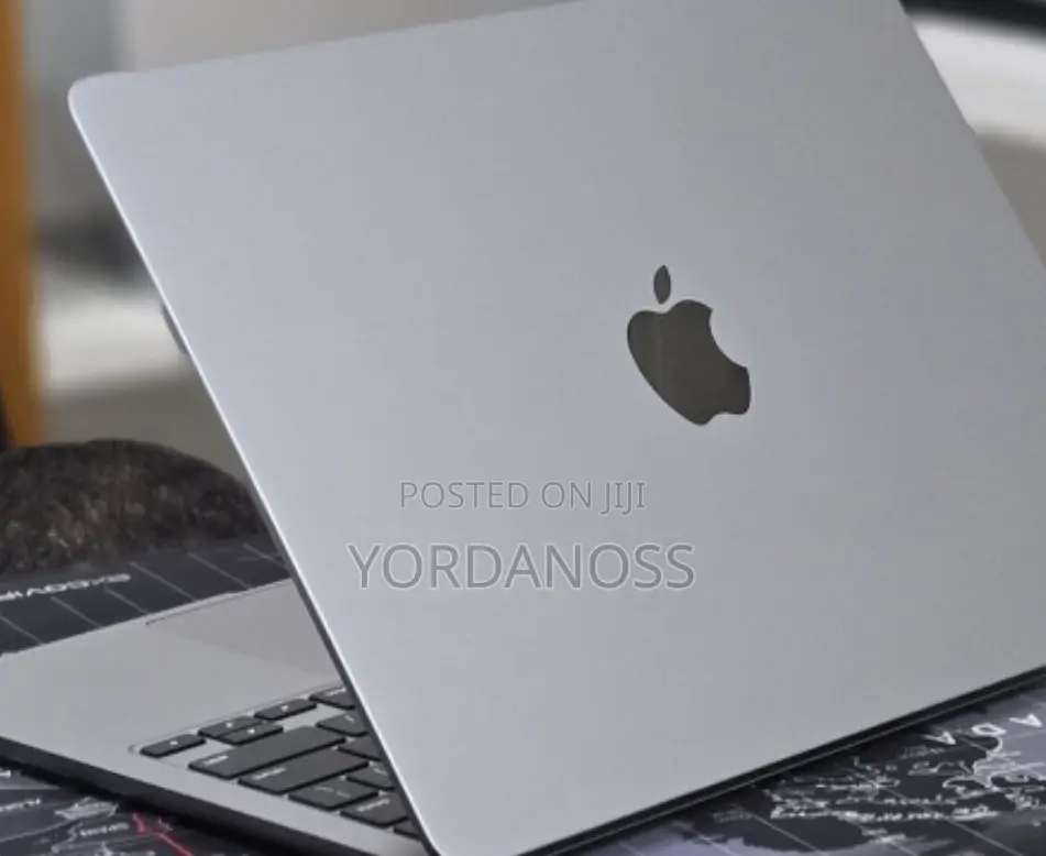 New Laptop Apple MacBook Air 2022 M2 8GB Apple M2 SSD 256GB