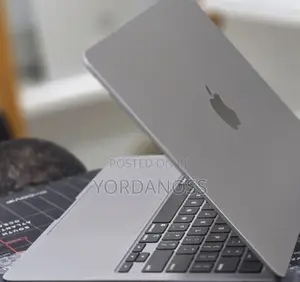 New Laptop Apple MacBook Air 2022 M2 8GB Apple M2 SSD 256GB