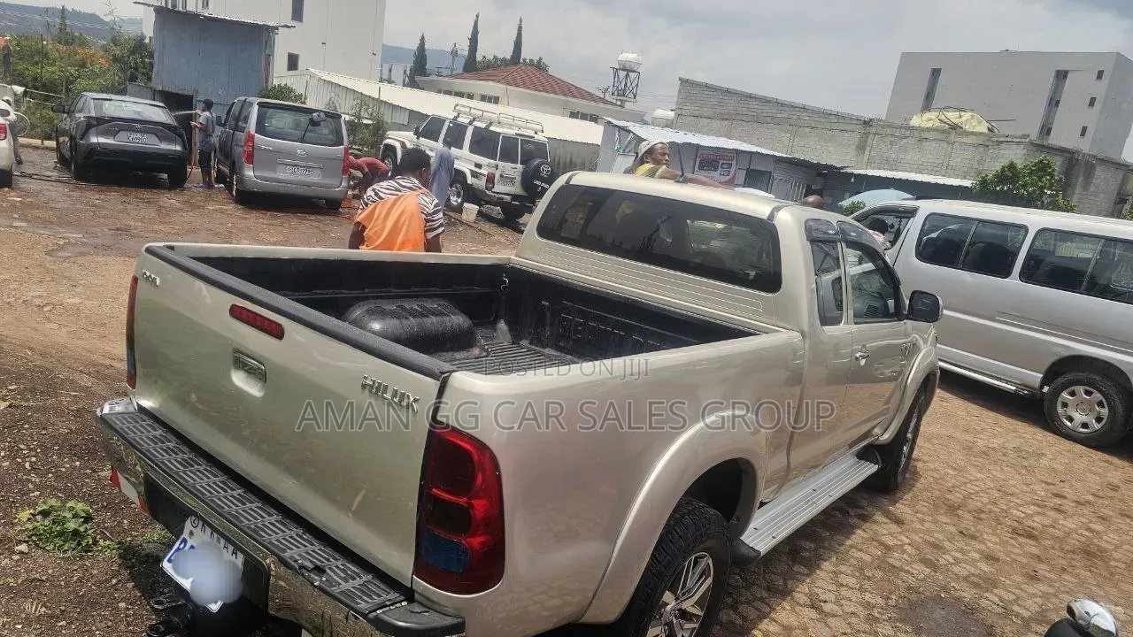 Toyota Hilux 2009 Maroon