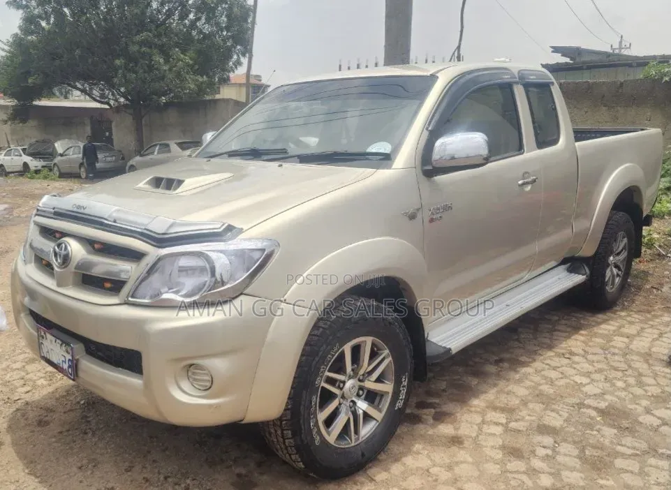 Toyota Hilux 2009 Maroon