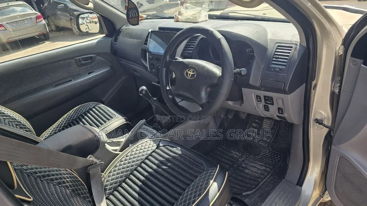 Toyota Hilux 2009 Maroon