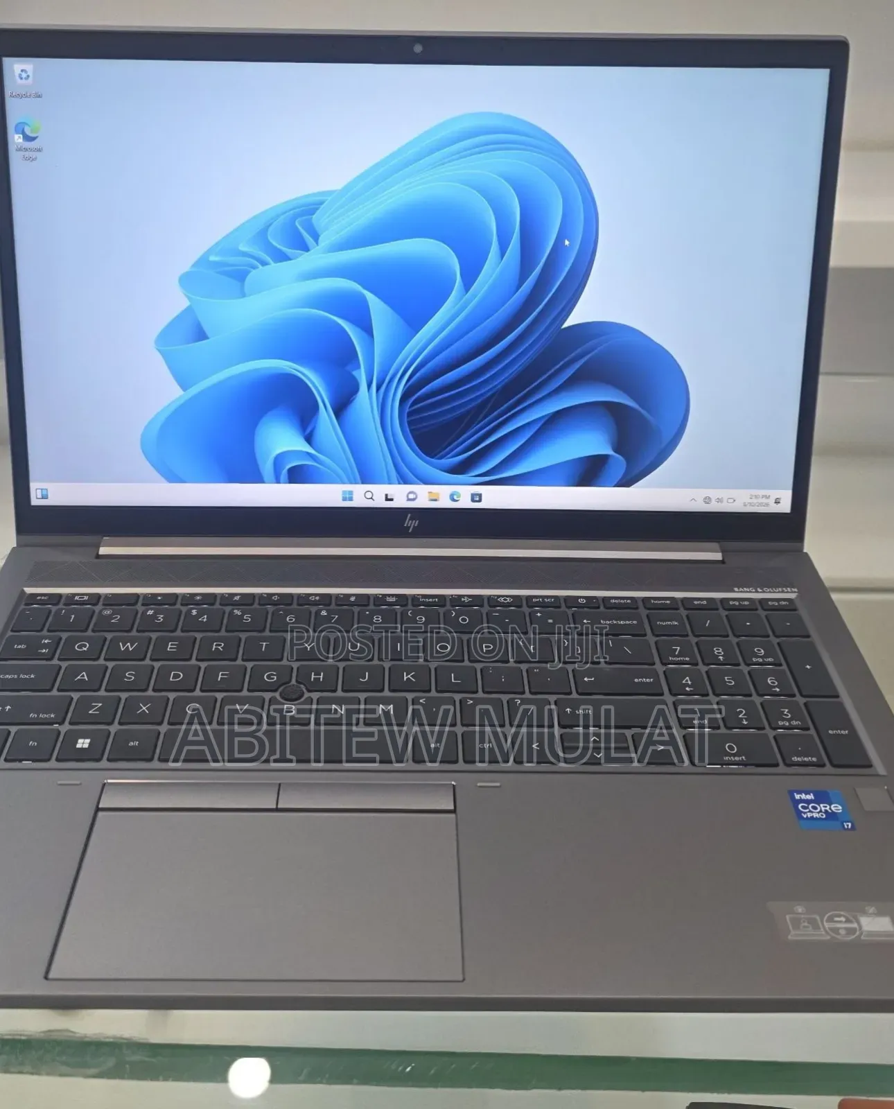 New Laptop HP ZBook Firefly G8 16GB Intel Core i7 SSD 512GB