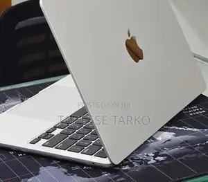 New Laptop Apple MacBook Air 2022 M2 16GB Apple M2 SSD 256GB