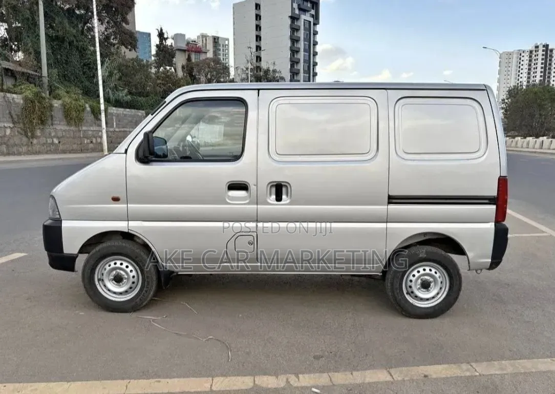 Suzuki Eeco 2025 Silver