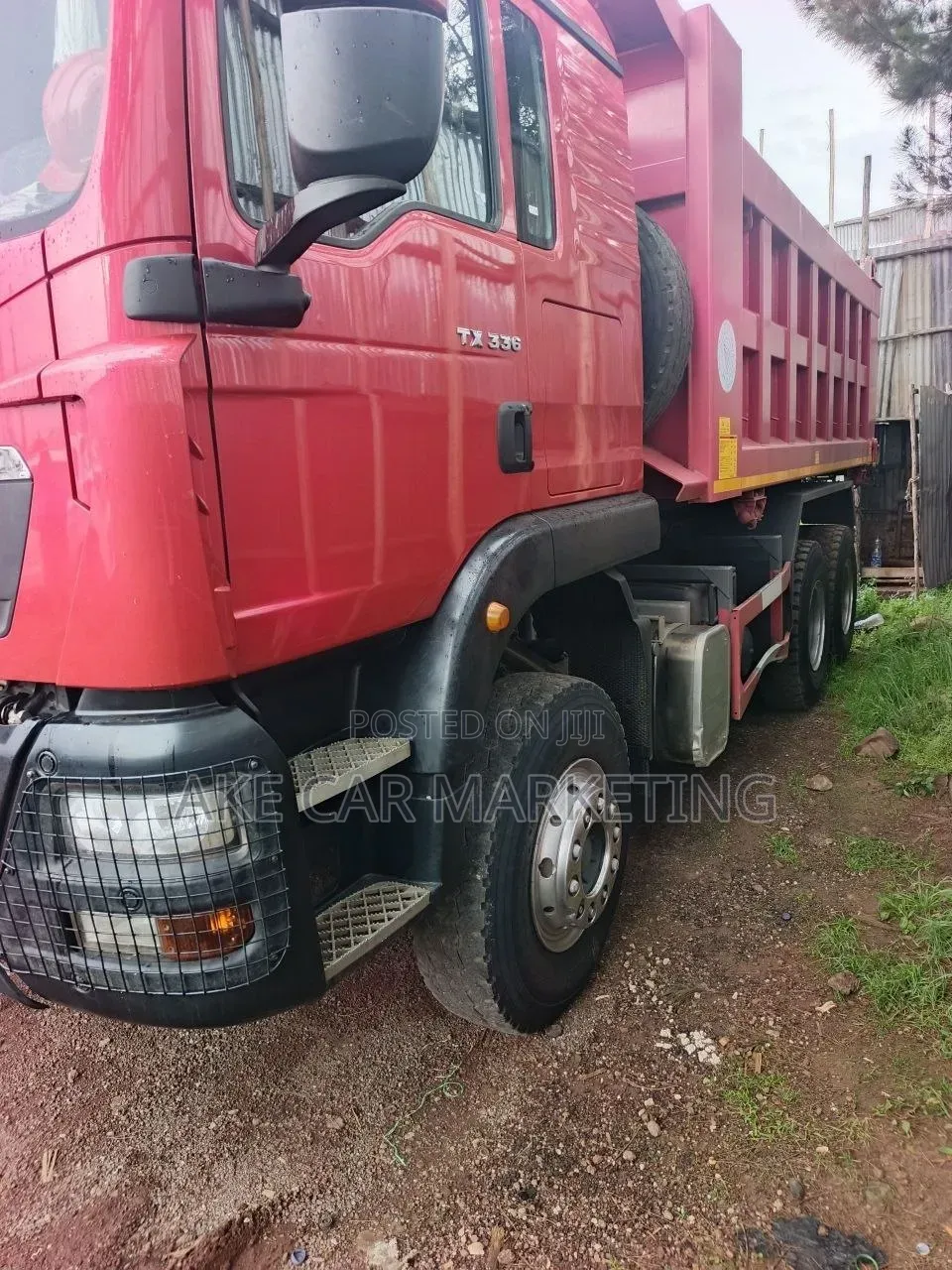 Howo Sino Struck (Tx336) With Bank