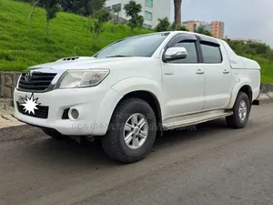 Toyota Hilux 2013 White