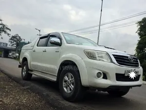 Toyota Hilux 2013 White