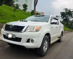 Toyota Hilux 2013 White