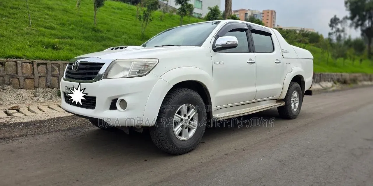 Toyota Hilux 2013 White
