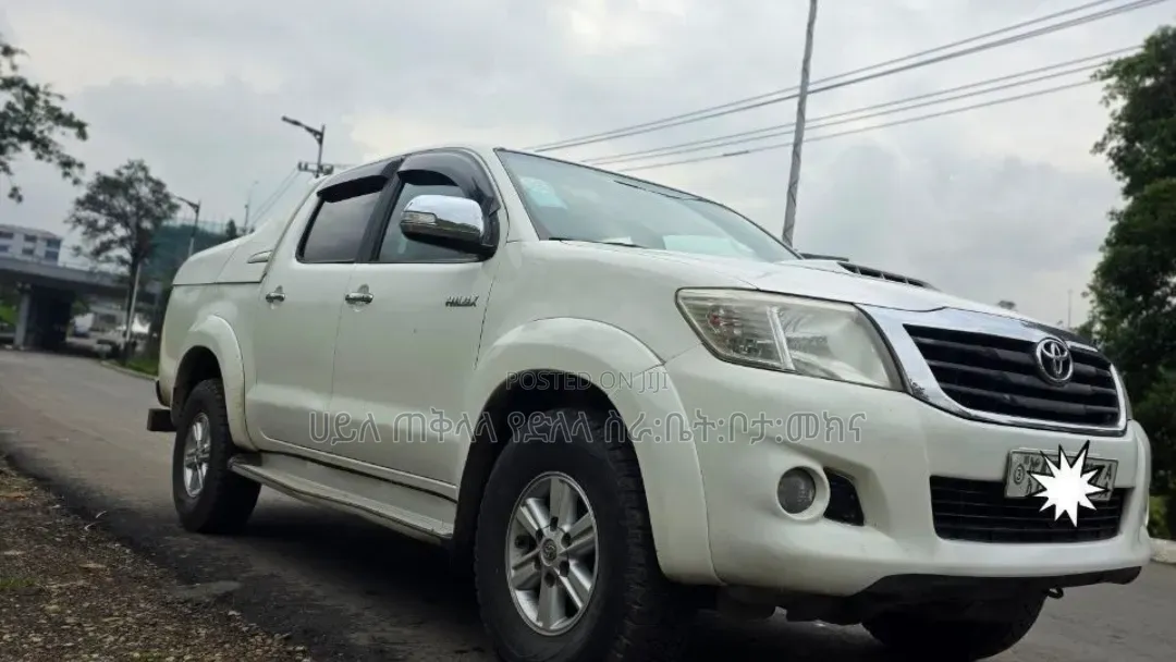 Toyota Hilux 2013 White