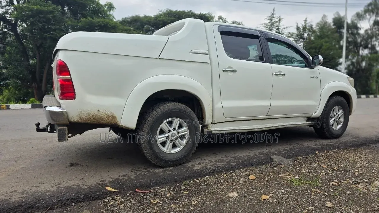 Toyota Hilux 2013 White