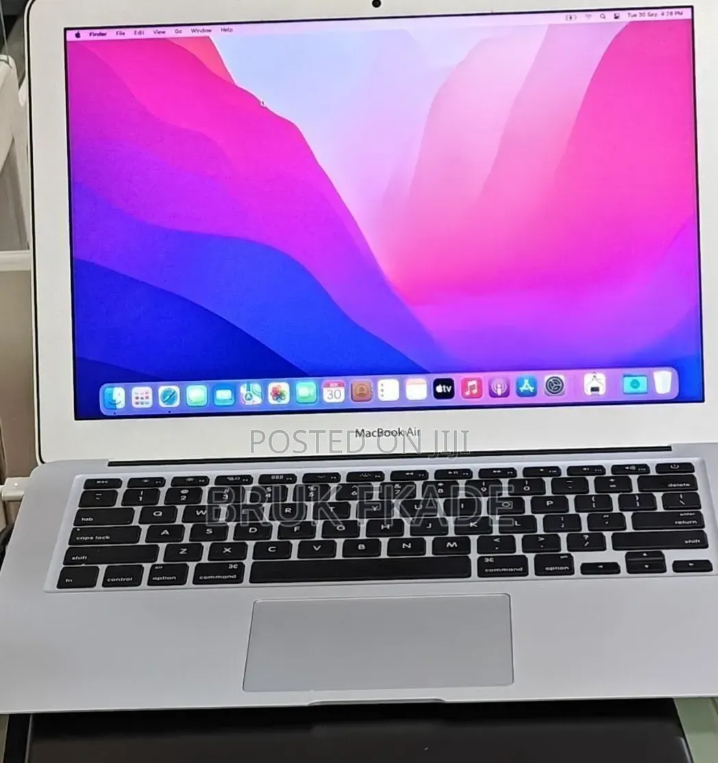 New Laptop Apple MacBook 2017 8GB Intel Core i7 SSD 128GB