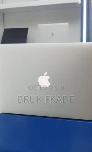 New Laptop Apple MacBook 2017 8GB Intel Core i7 SSD 128GB