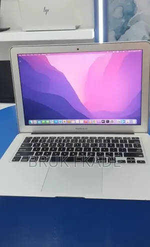 New Laptop Apple MacBook 2017 8GB Intel Core i7 SSD 128GB