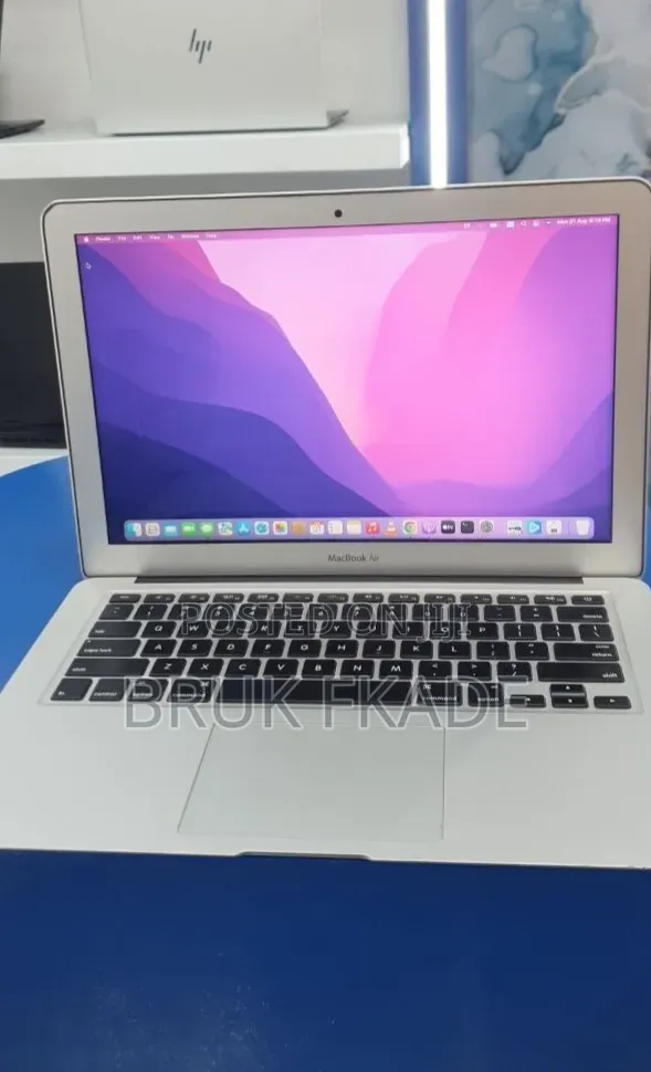 New Laptop Apple MacBook 2017 8GB Intel Core i7 SSD 128GB