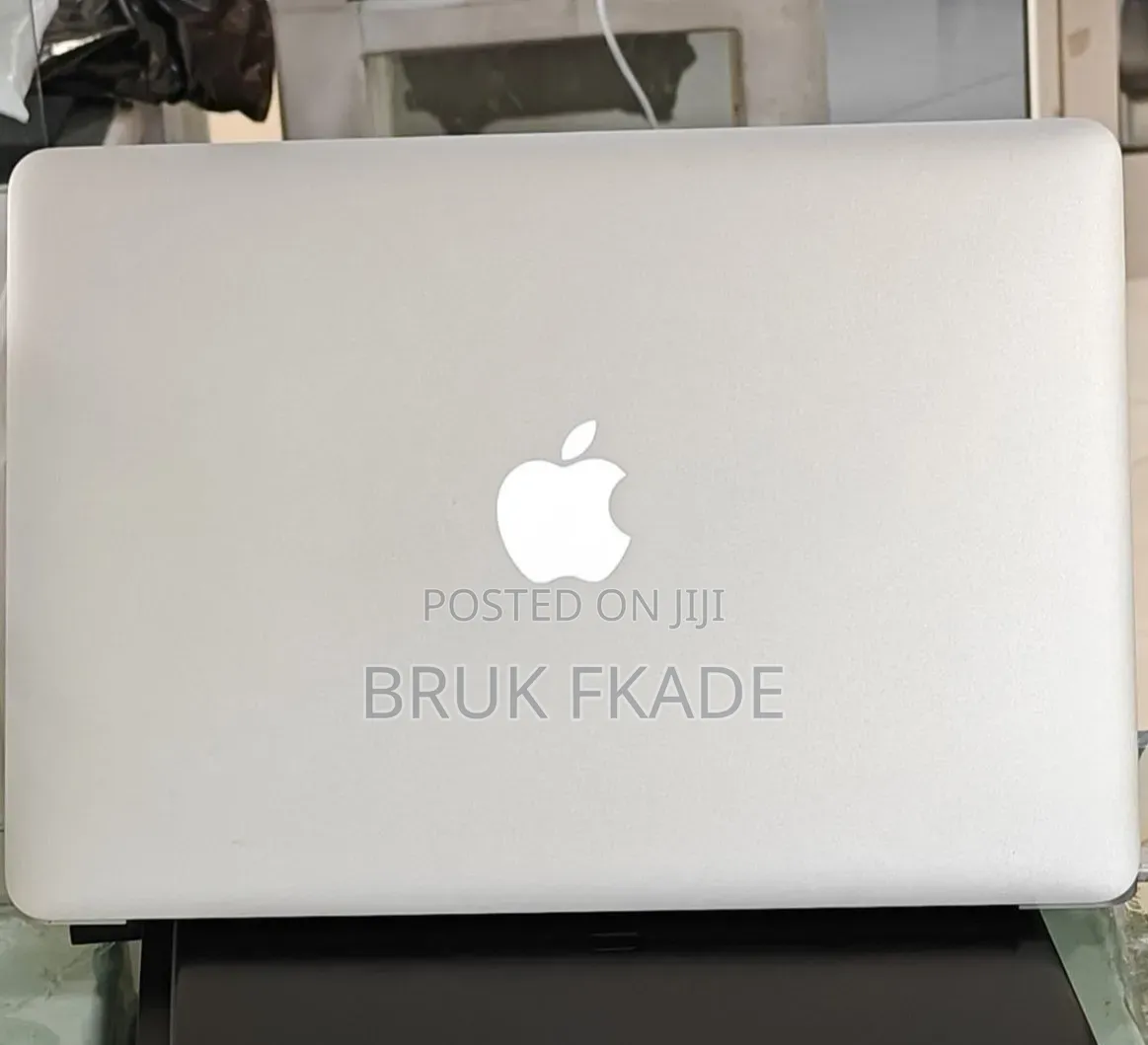 New Laptop Apple MacBook 2017 8GB Intel Core i7 SSD 128GB