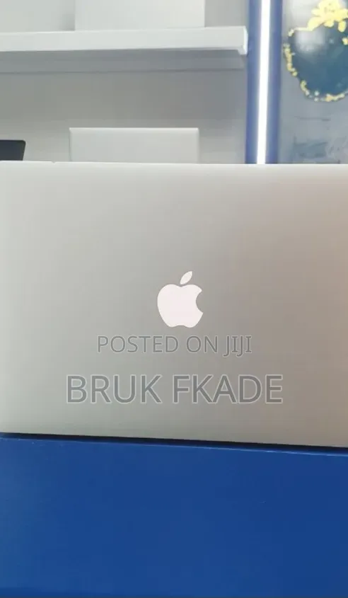 New Laptop Apple MacBook 2017 8GB Intel Core i7 SSD 128GB