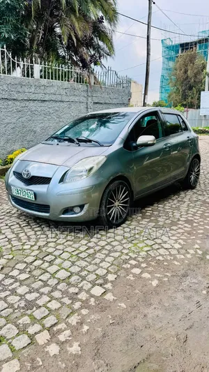 Toyota Yaris 2010 Gray