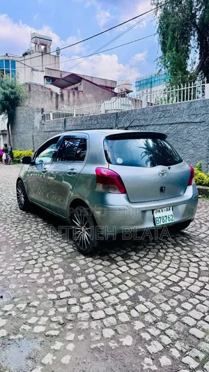 Toyota Yaris 2010 Gray