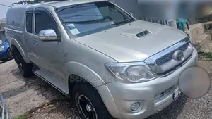 Toyota Hilux 2012 Silver