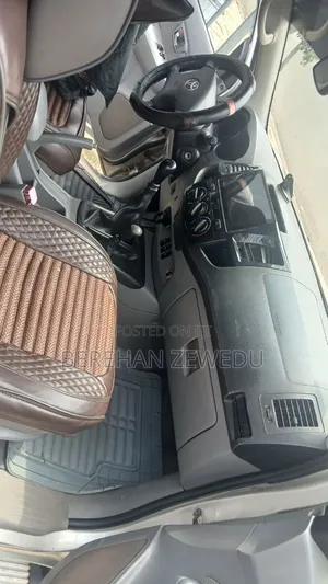 Toyota Hilux 2012 Silver