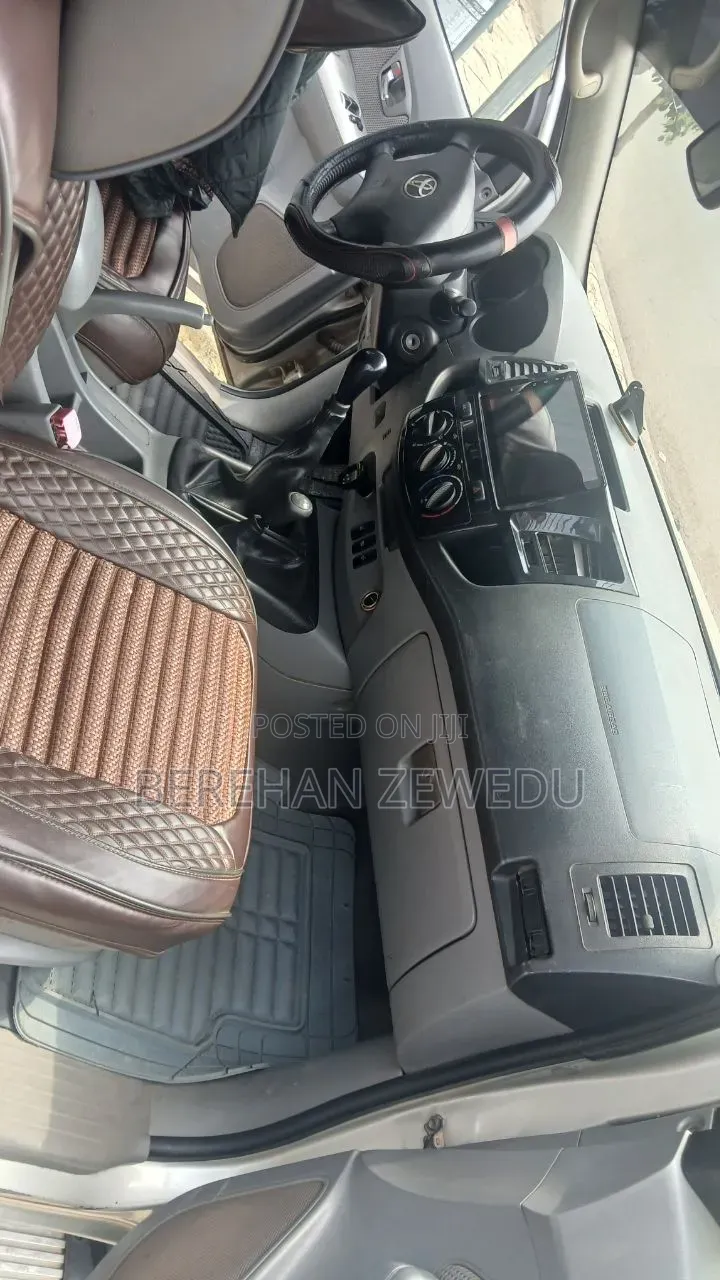 Toyota Hilux 2012 Silver
