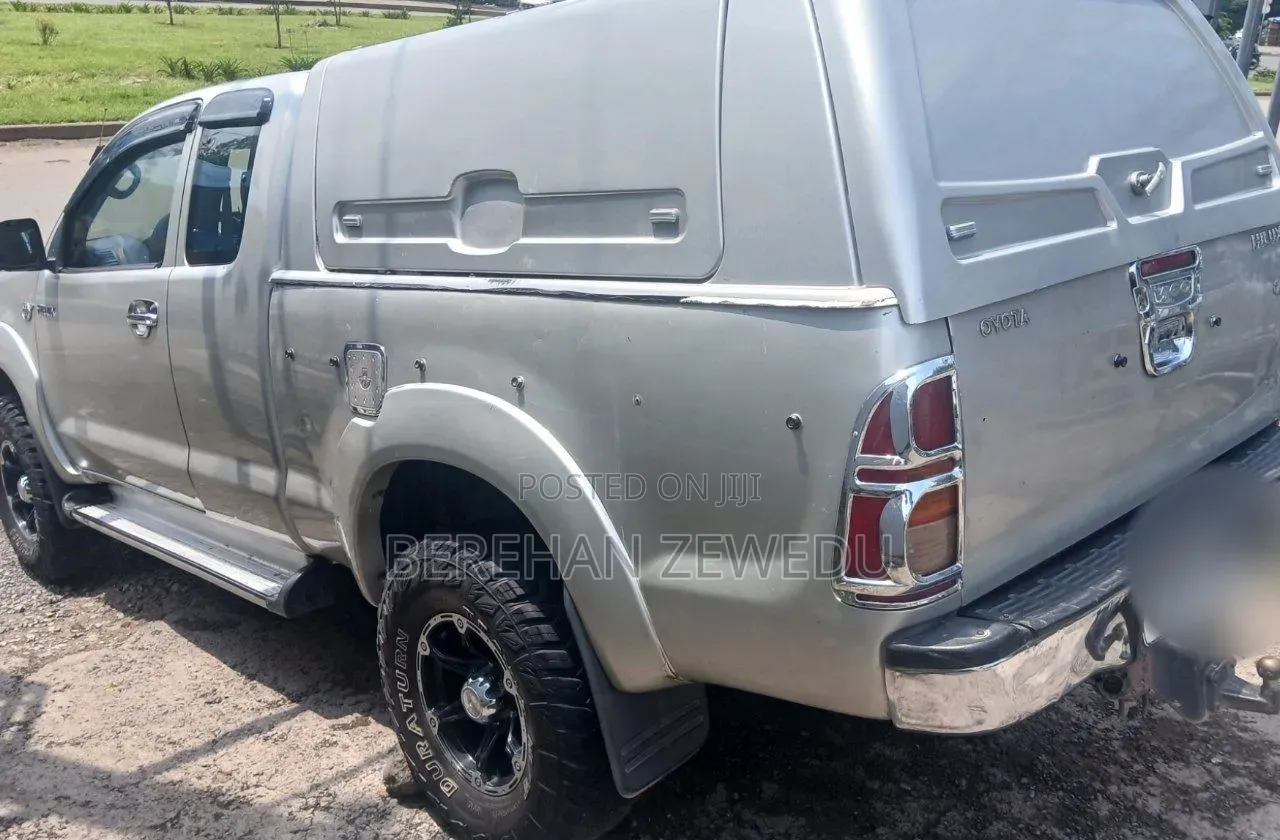 Toyota Hilux 2012 Silver