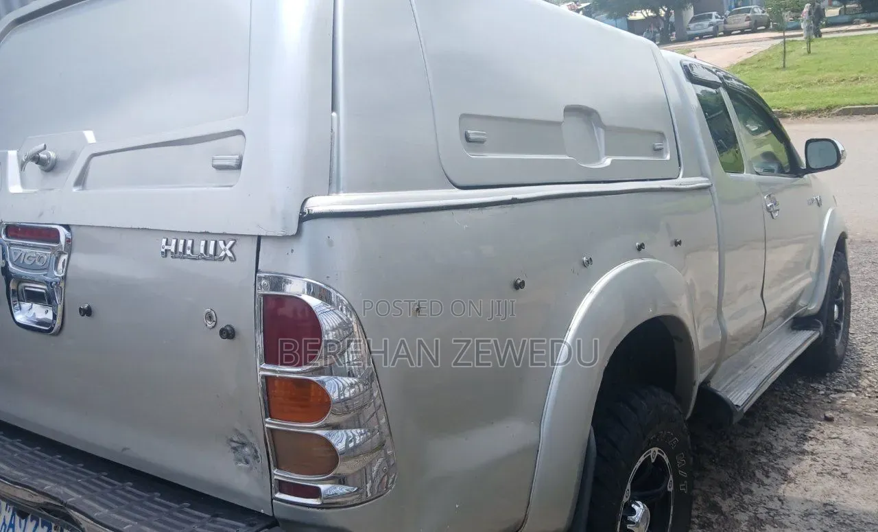 Toyota Hilux 2012 Silver