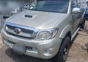 Toyota Hilux 2012 Silver