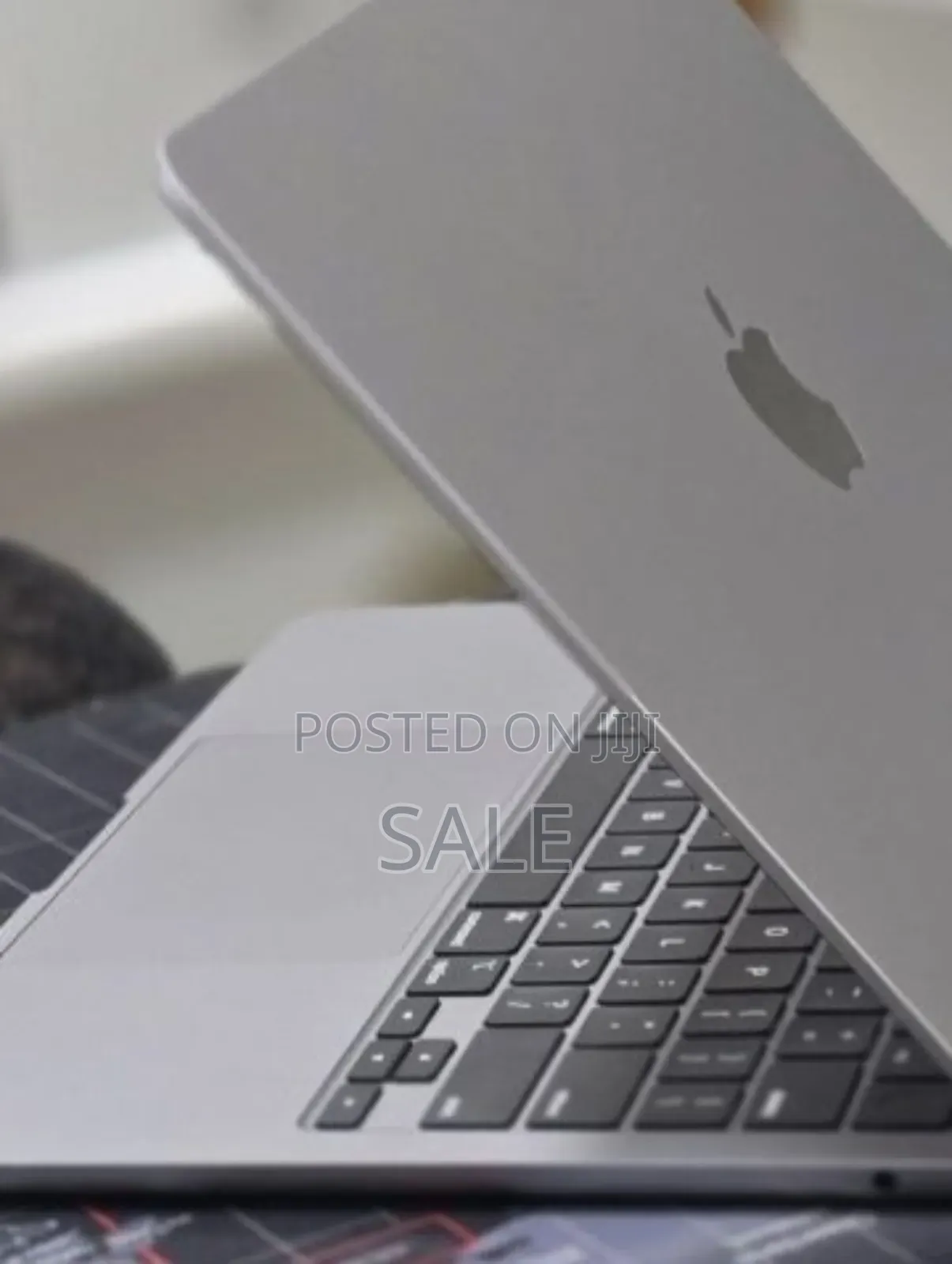 New Laptop Apple MacBook Air 2022 M2 8GB Apple M2 SSD 256GB