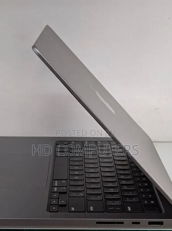 New Laptop Apple MacBook Pro 2021 M1 16GB Apple M1 Pro SSD 512GB