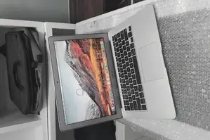 New Laptop Apple MacBook Air 2017 8GB Intel Core i5 SSD 128GB
