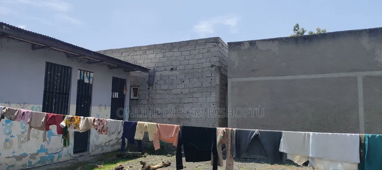 8bdrm House in Bishoftu Dukem, Oromia-Finfinne for sale