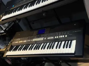 Yamaha PSR S650 Piano Keyboard