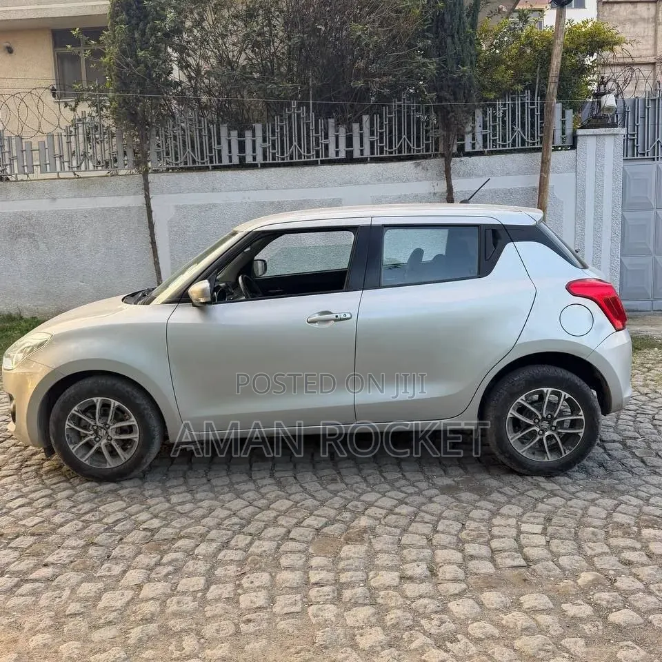 Suzuki Swift 2022 Silver