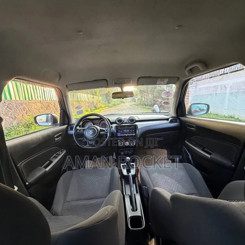 Suzuki Swift 2022 Silver